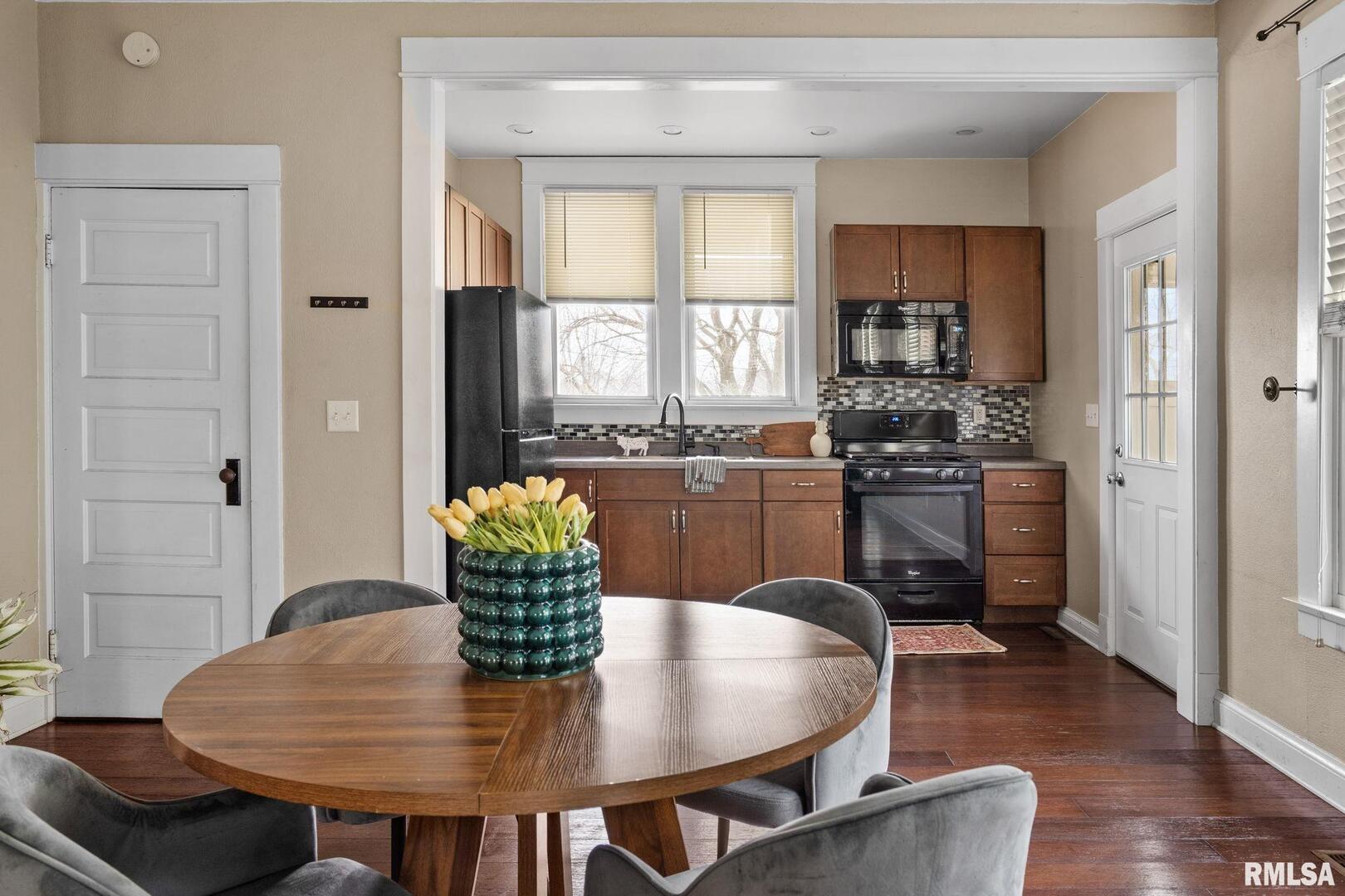 1123 W 13TH Street
