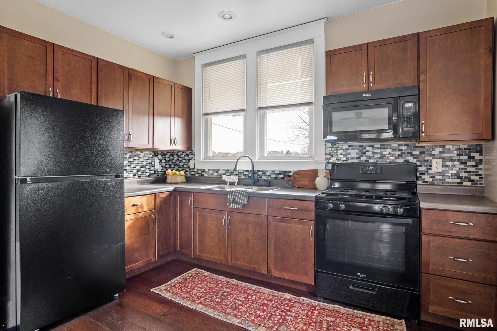 1123 W 13TH Street