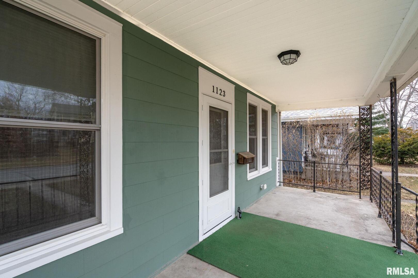 1123 W 13TH Street