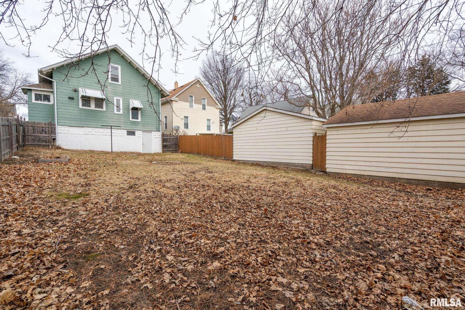 1123 W 13TH Street