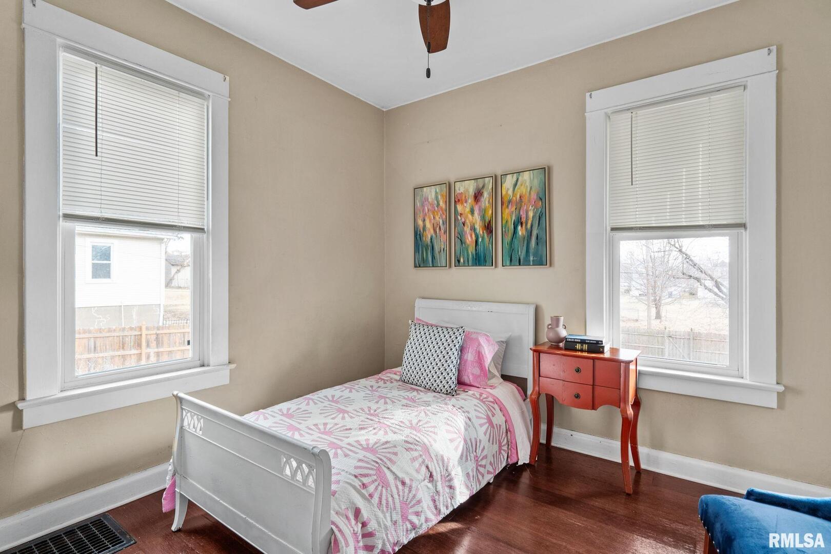 1123 W 13TH Street