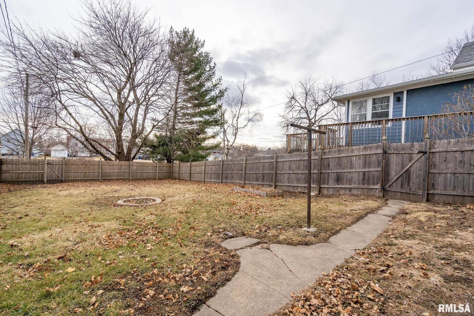 1123 W 13TH Street