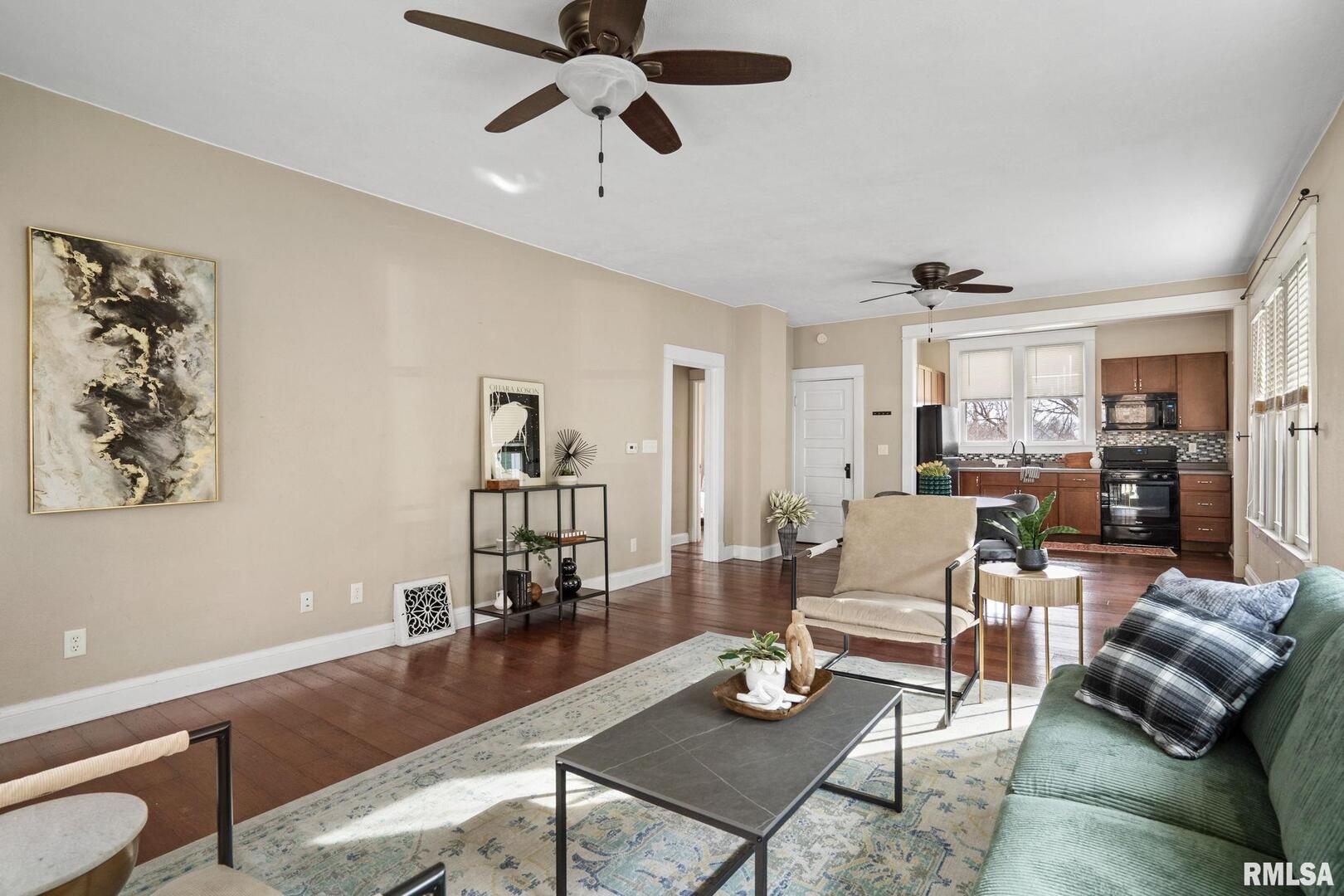 1123 W 13TH Street