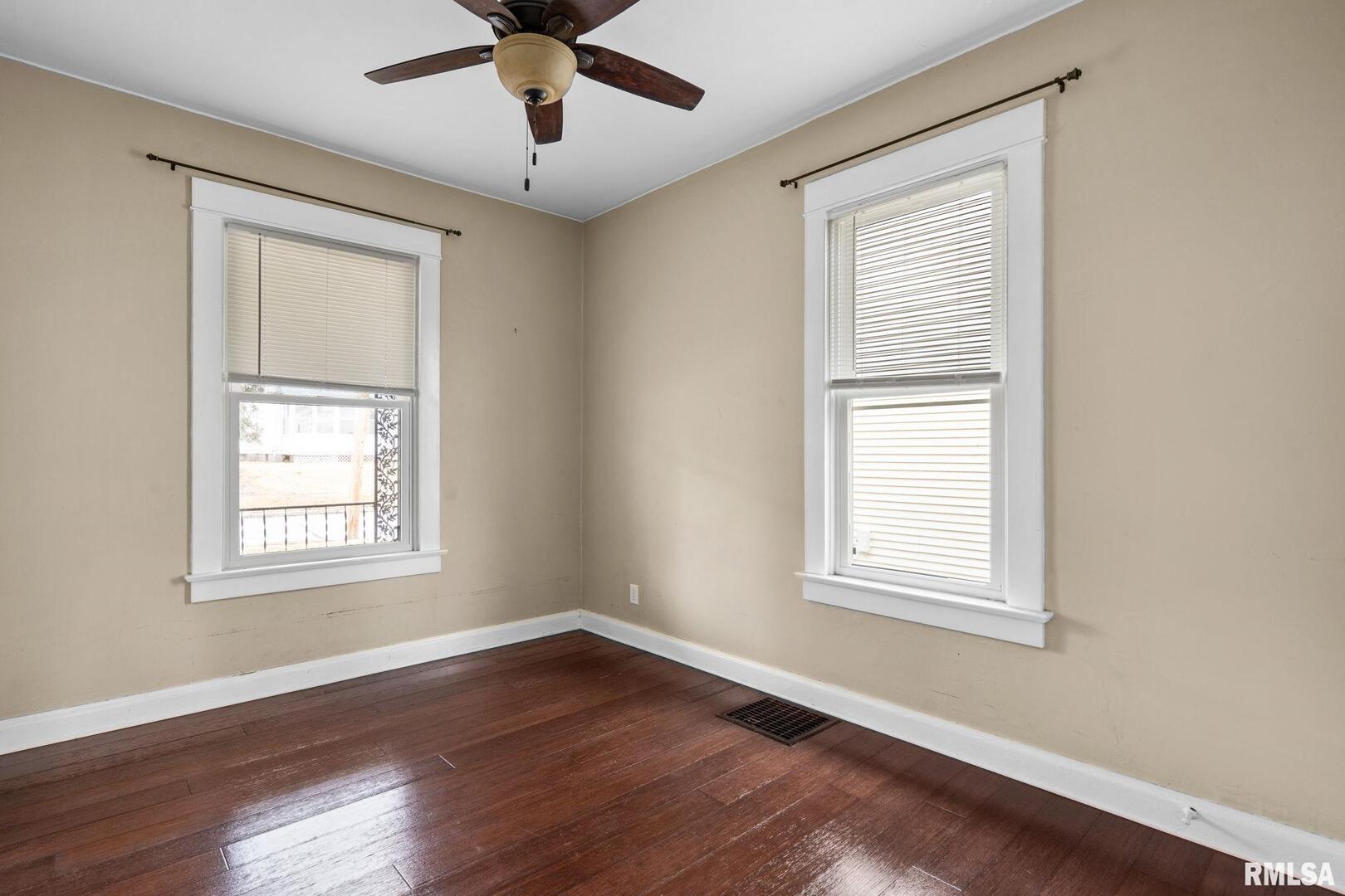 1123 W 13TH Street