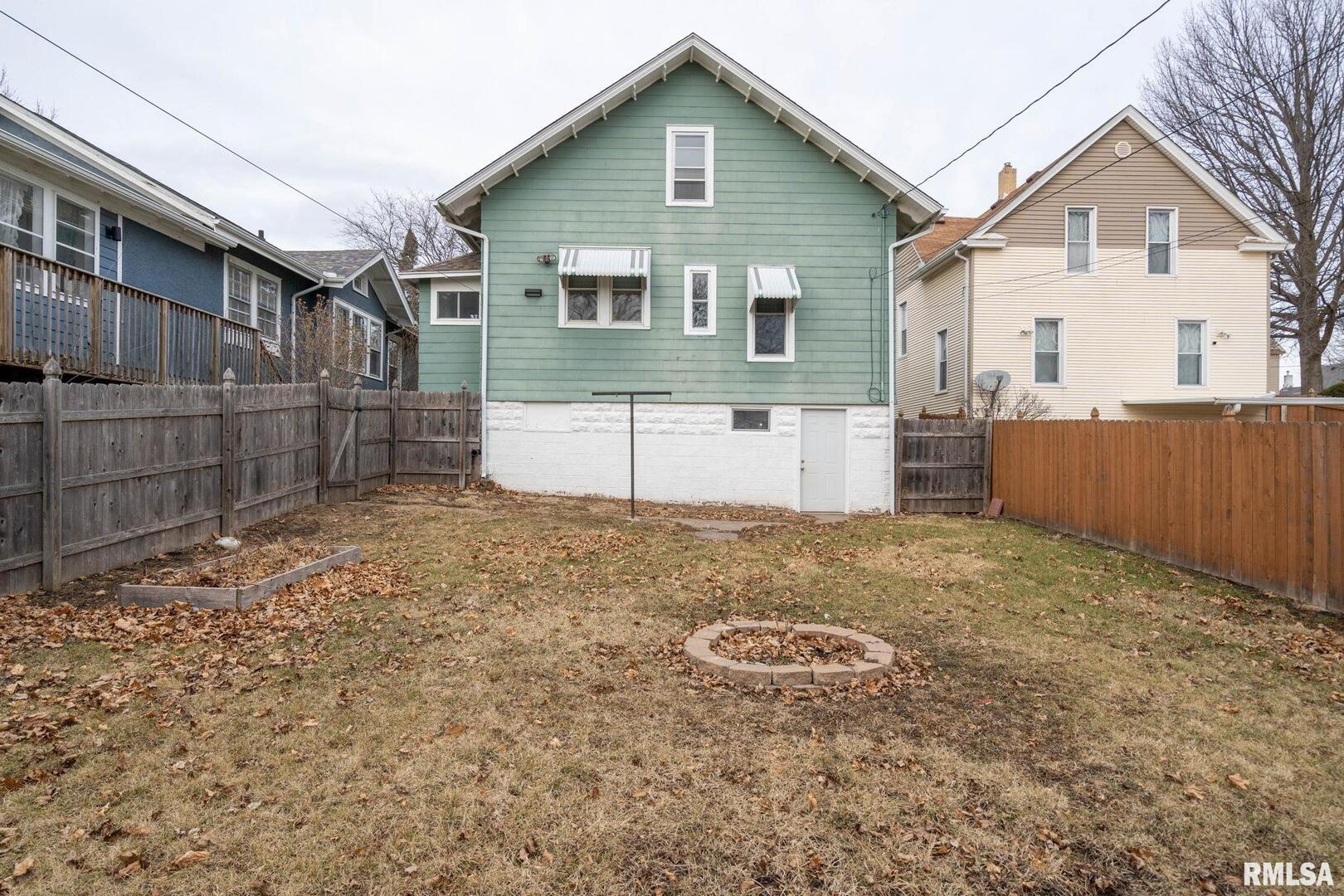 1123 W 13TH Street