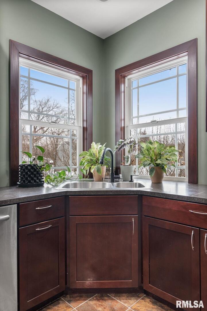 2801 44TH Street