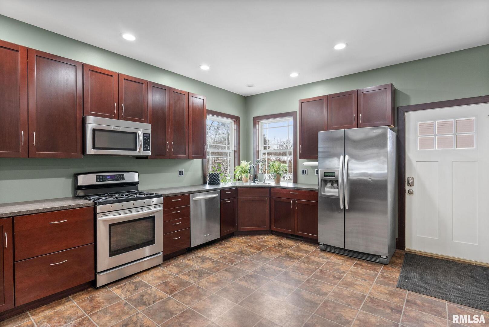 2801 44TH Street
