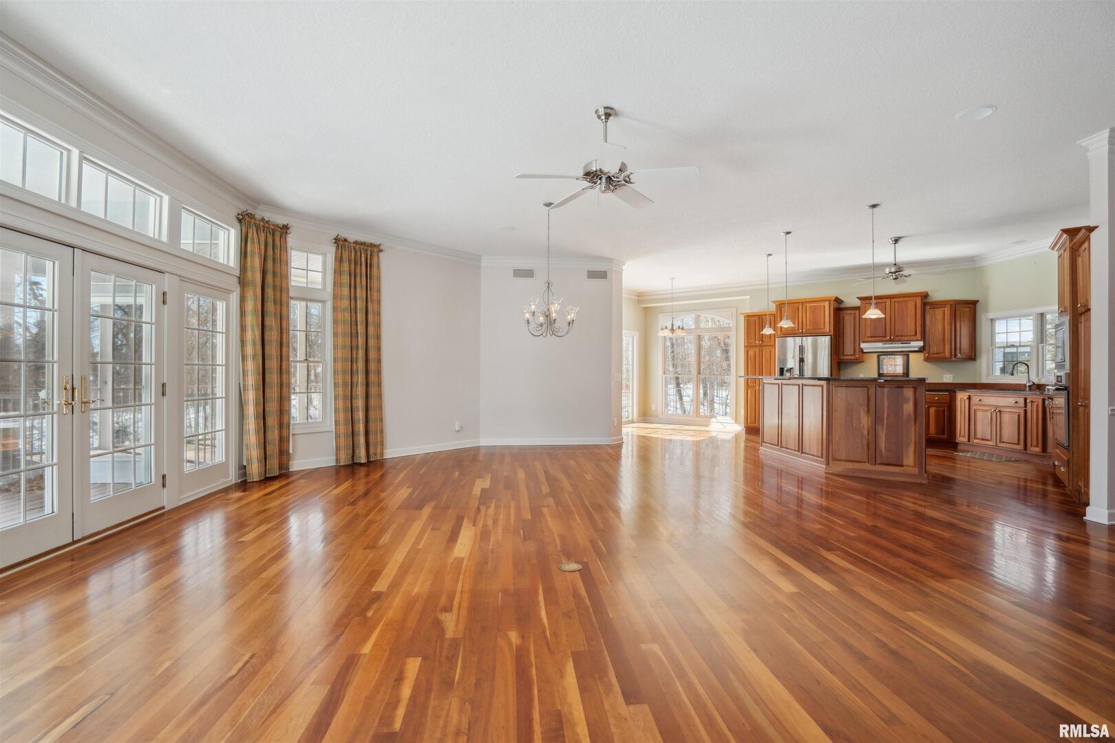 2734 8TH Street Court