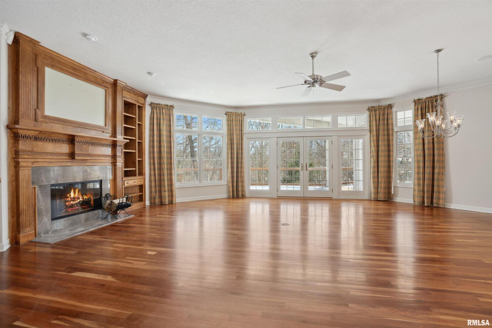 2734 8TH Street Court