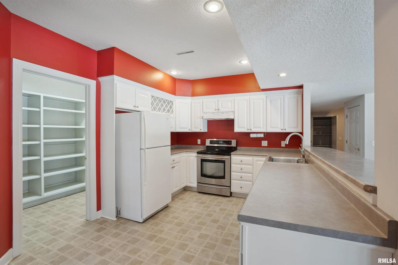 2734 8TH Street Court