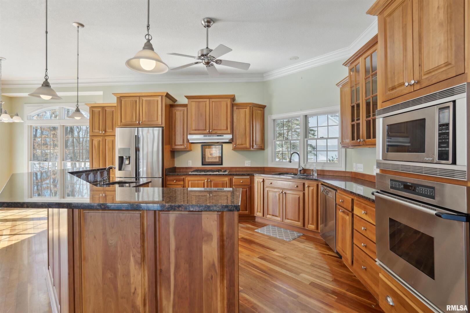2734 8TH Street Court