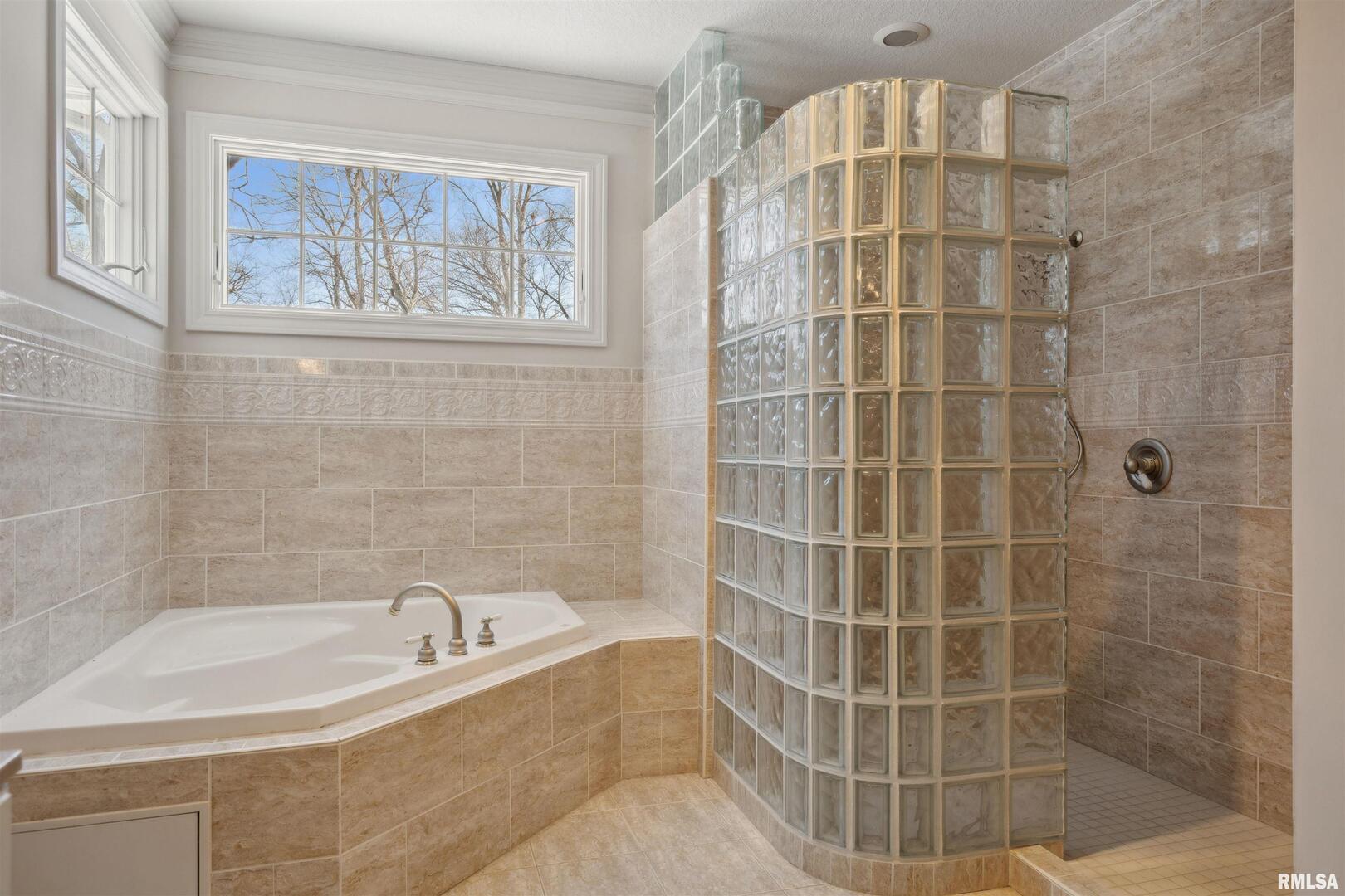 2734 8TH Street Court