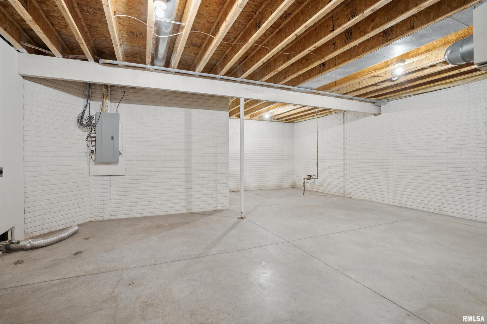 2734 8TH Street Court