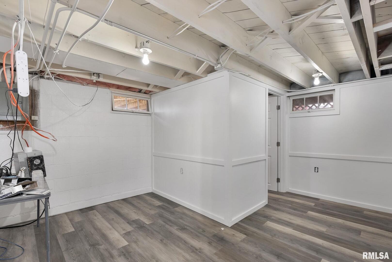 2414 GLEN Place
