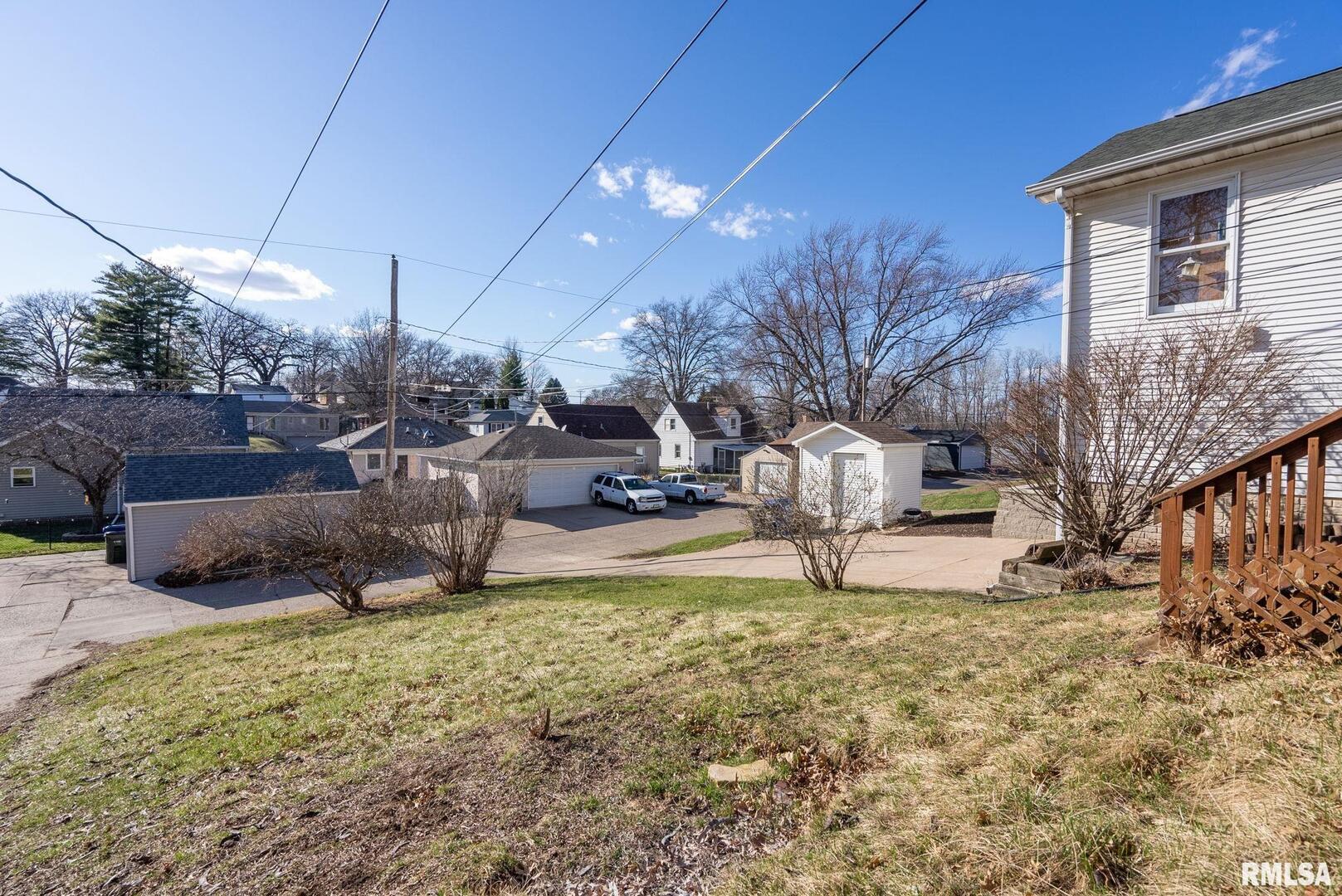 2414 GLEN Place