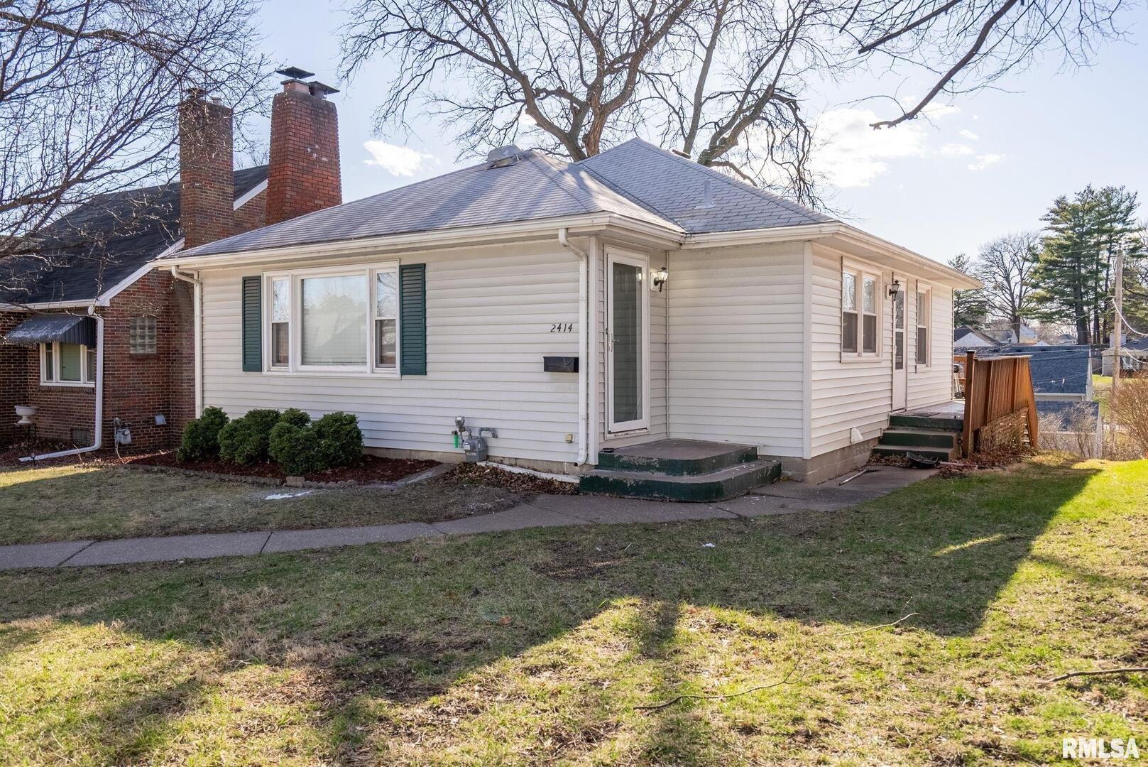 2414 GLEN Place