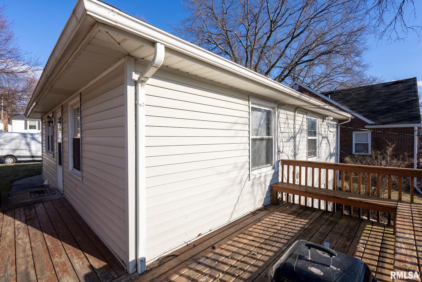 2414 GLEN Place