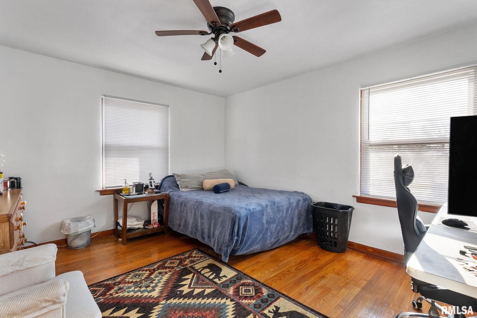 2414 GLEN Place