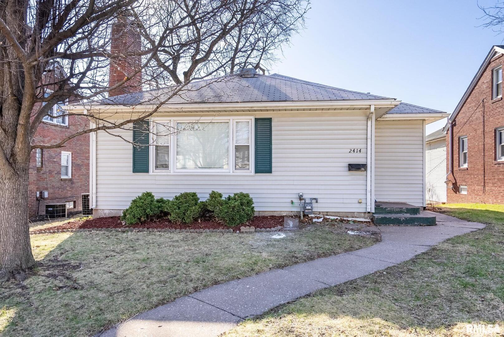 2414 GLEN Place