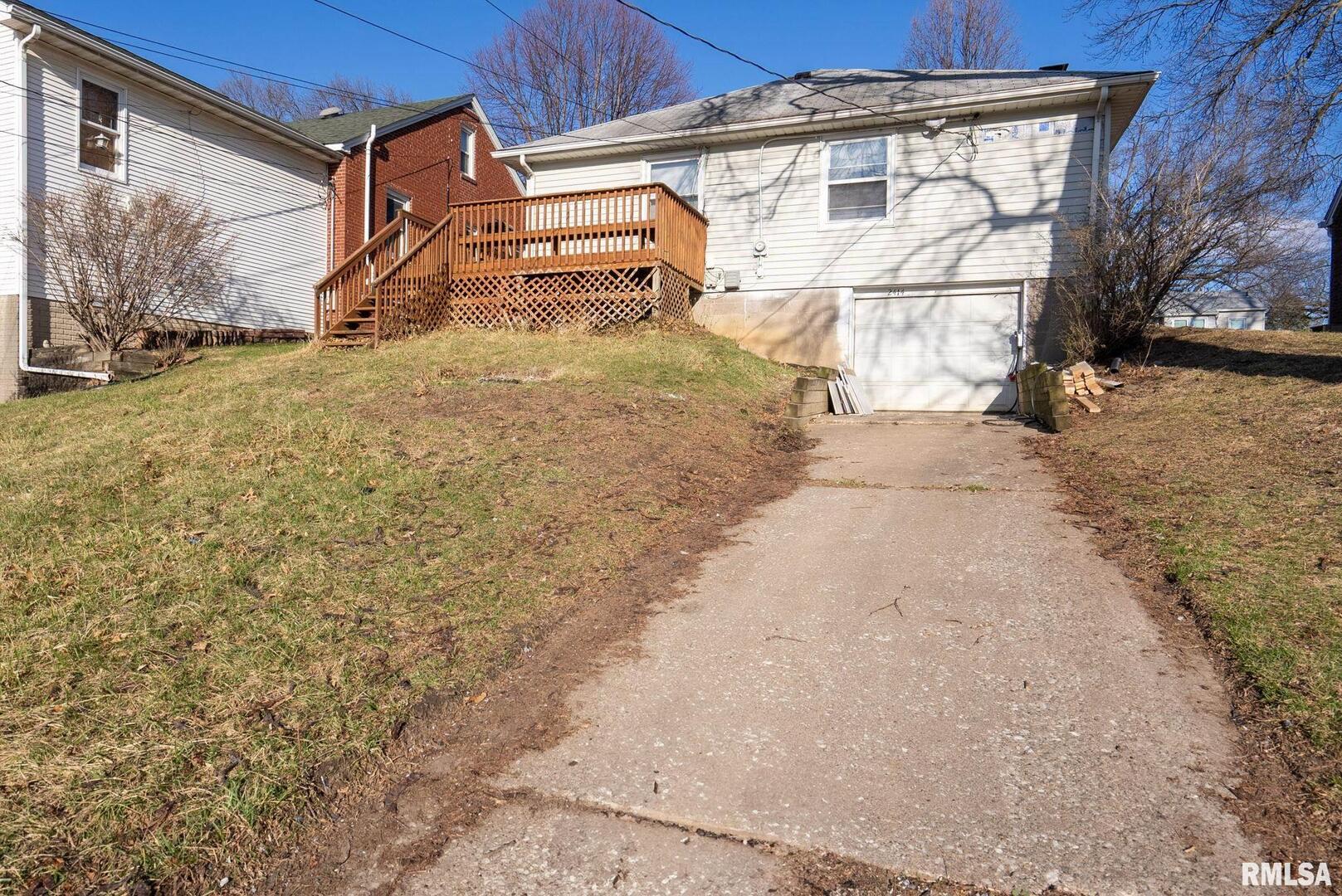 2414 GLEN Place