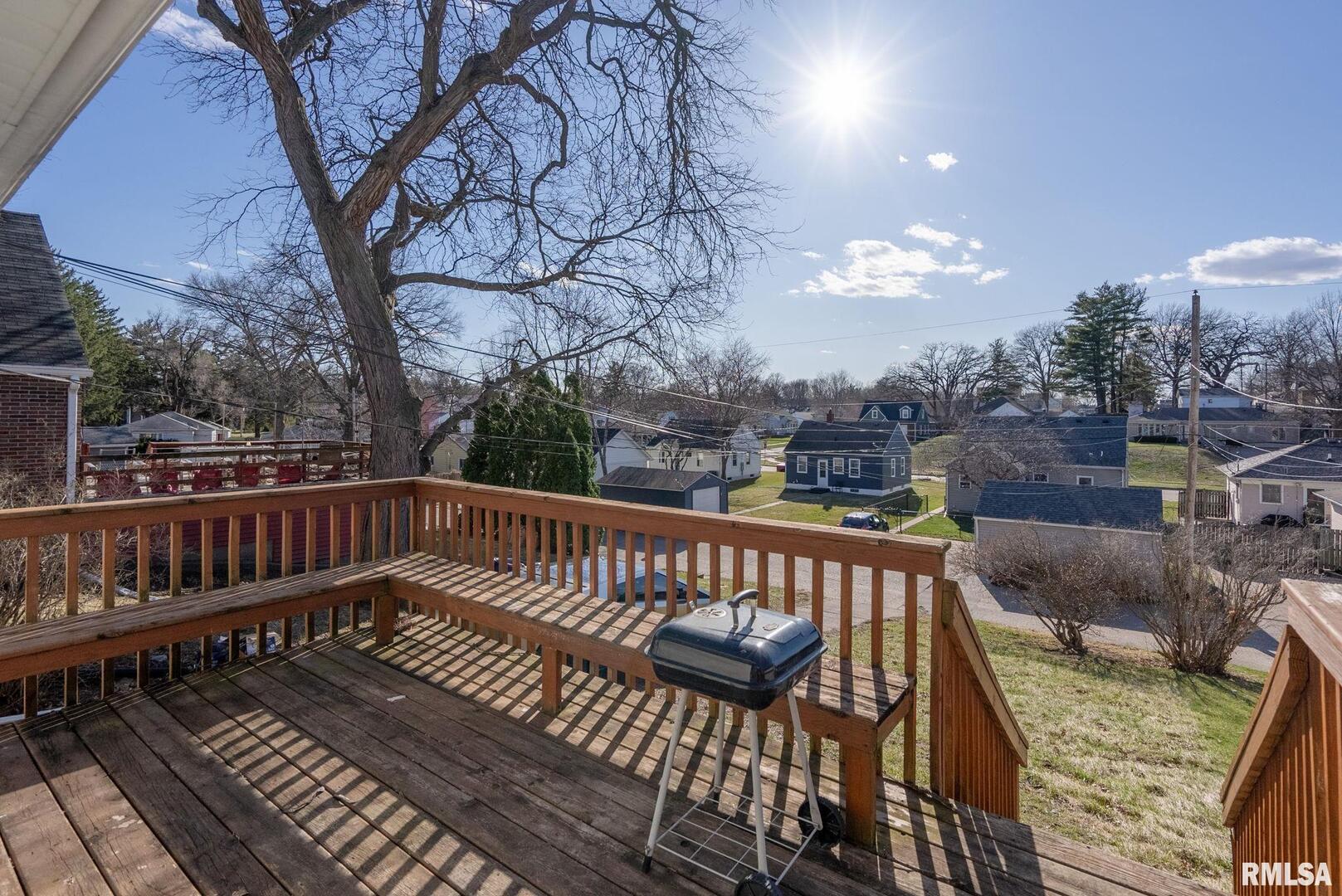 2414 GLEN Place