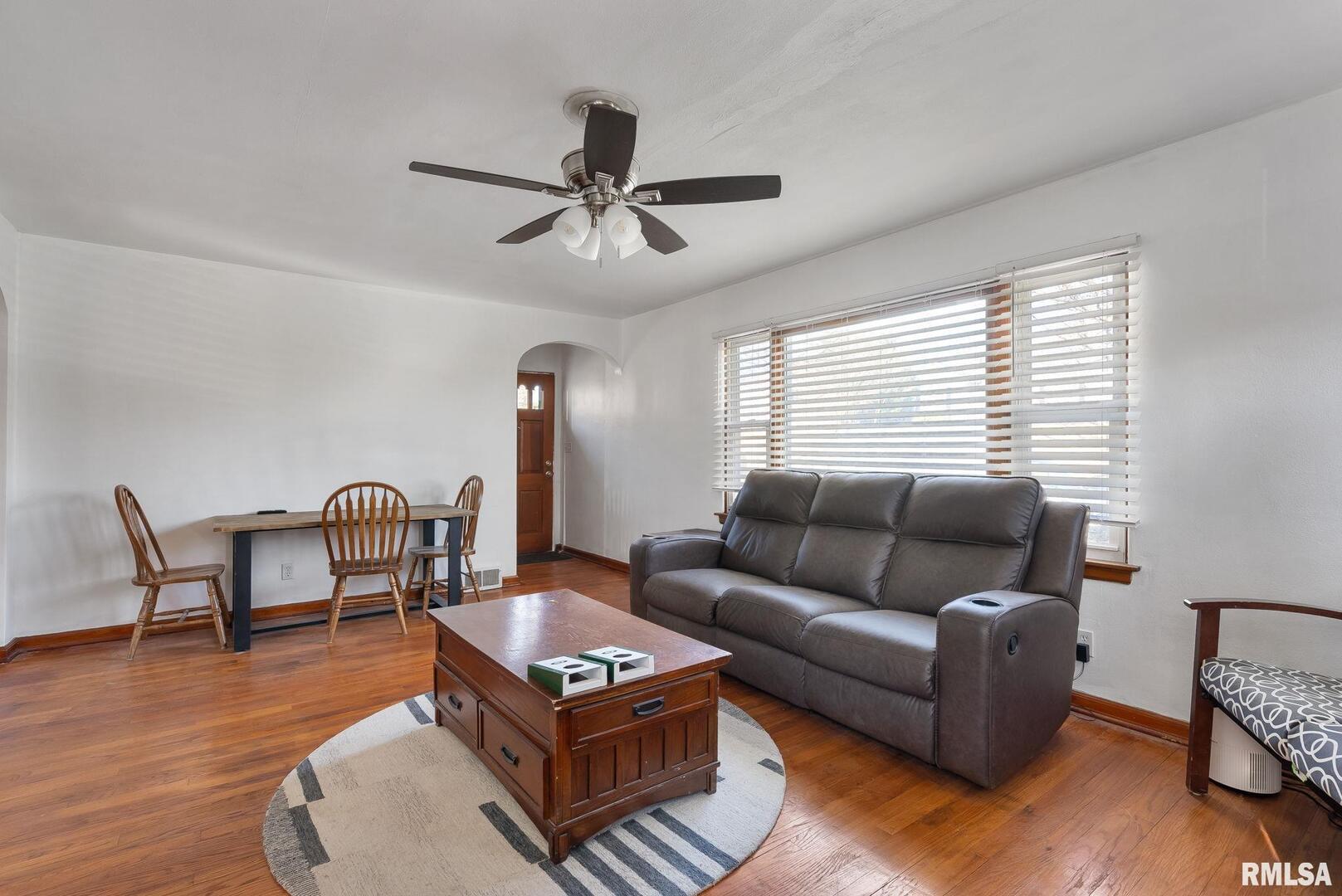 2414 GLEN Place