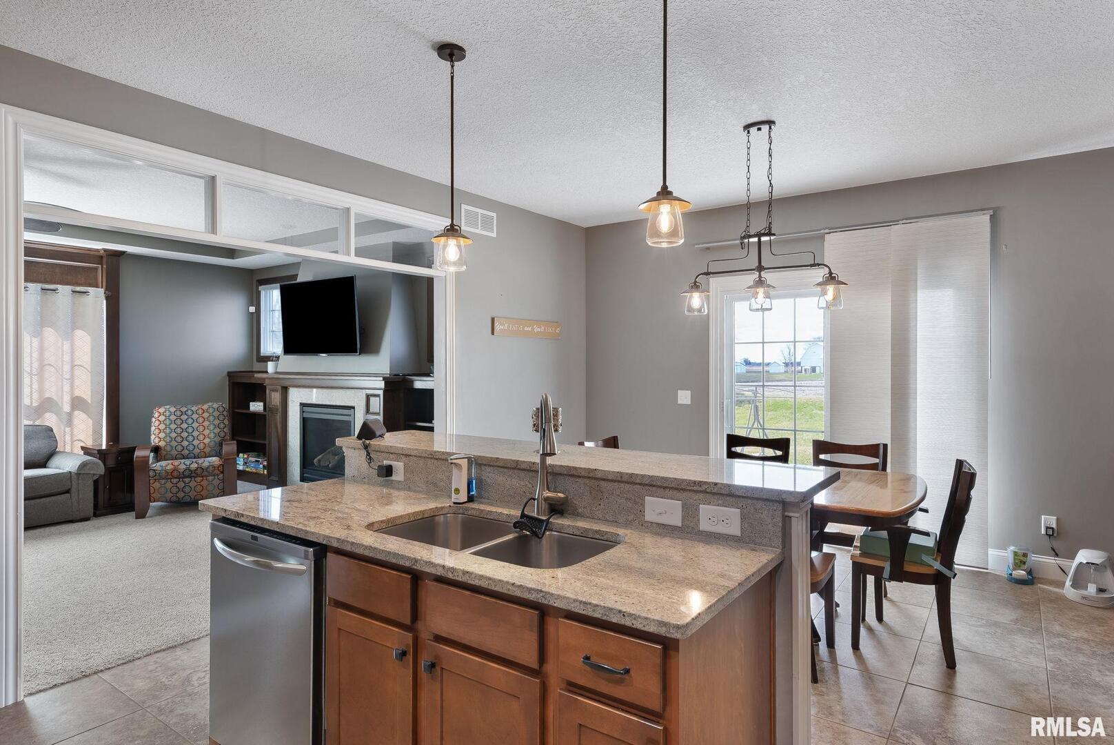 6898 SUMMERFIELD Drive