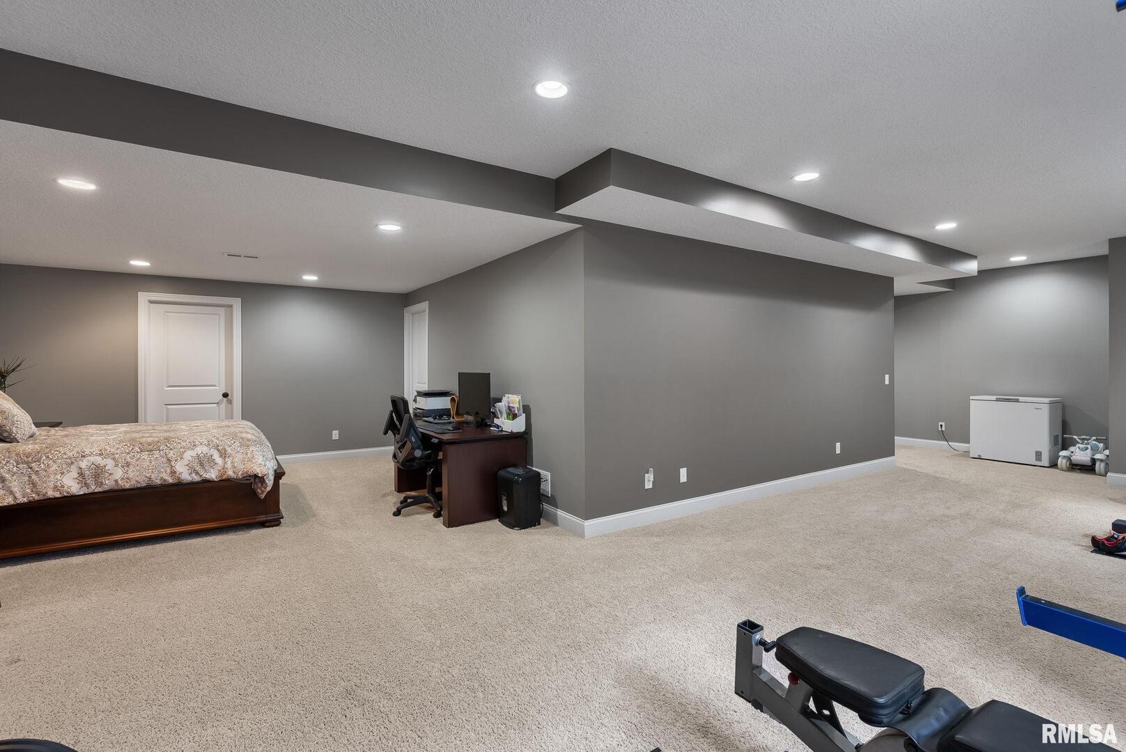 6898 SUMMERFIELD Drive