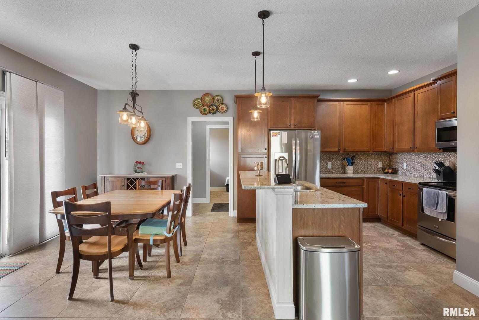 6898 SUMMERFIELD Drive