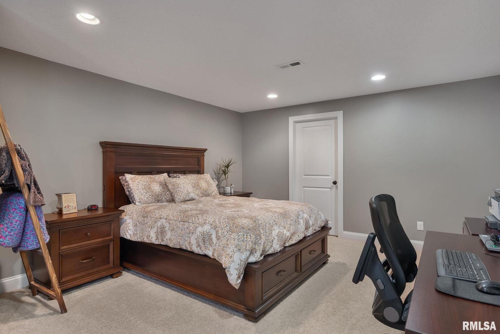 6898 SUMMERFIELD Drive