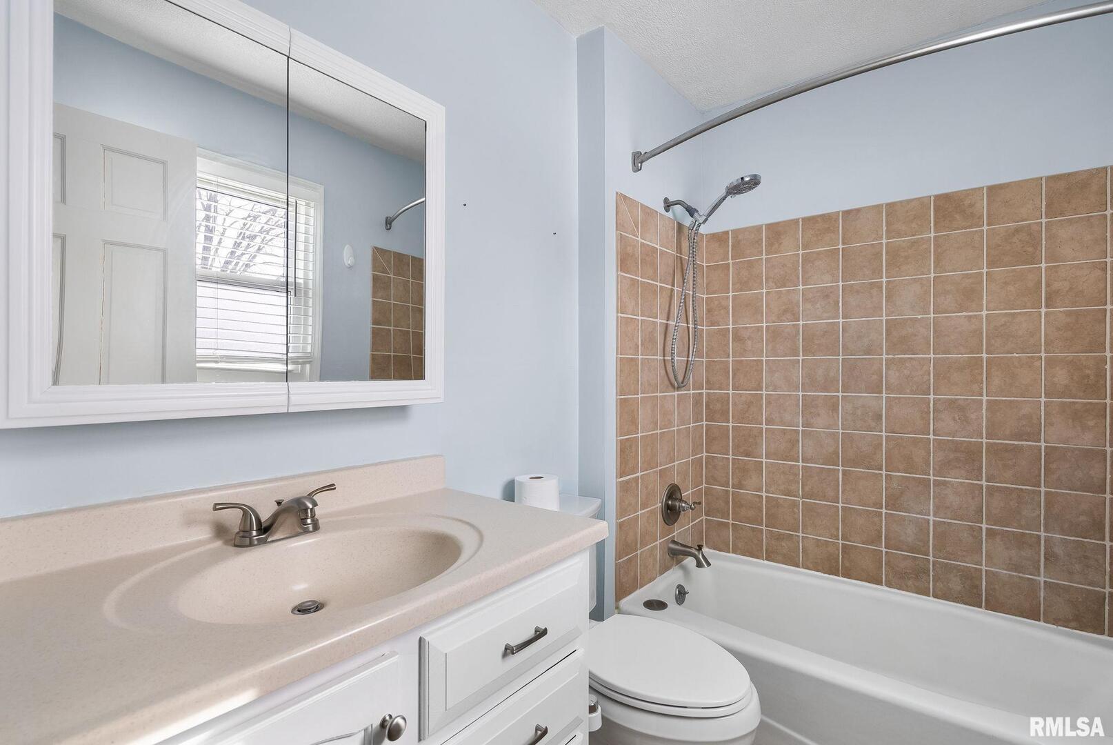 2525 EASTBERRY Court