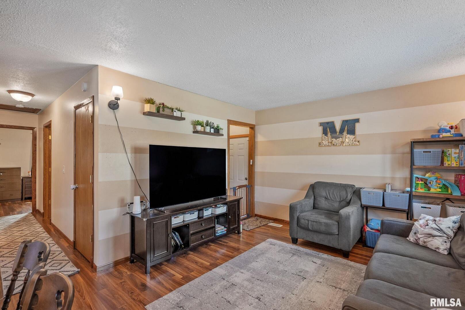 2071 KINGS Drive