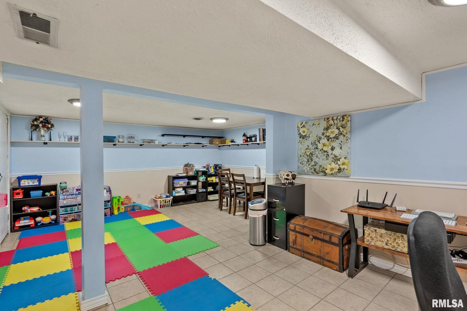 2071 KINGS Drive