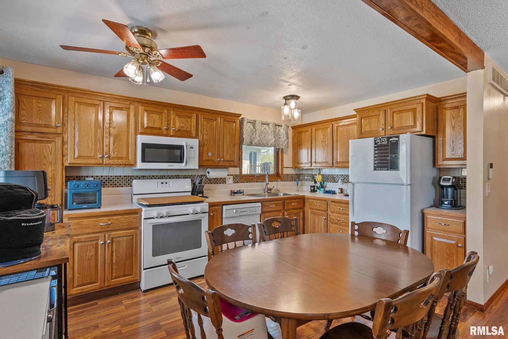 2071 KINGS Drive