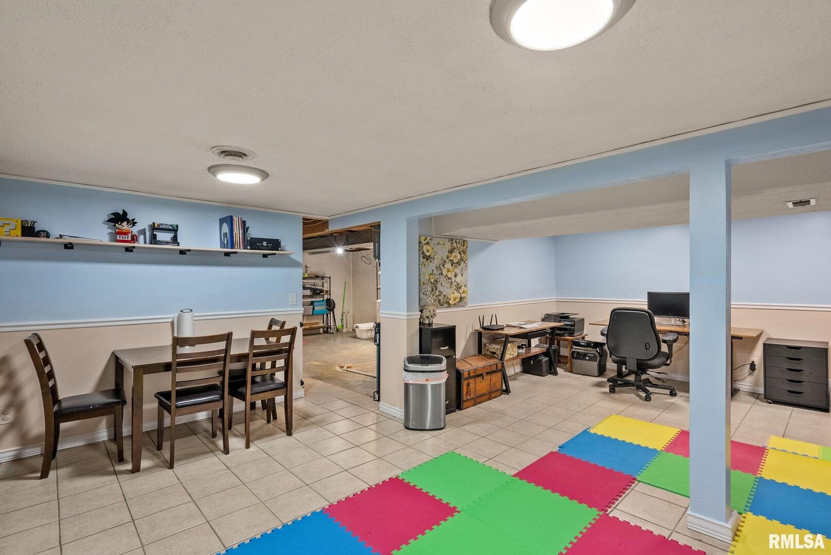 2071 KINGS Drive