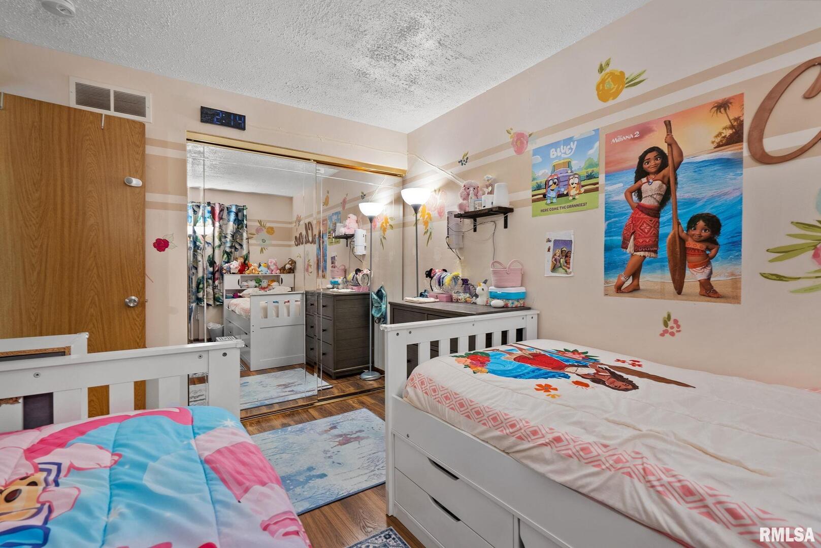 2071 KINGS Drive