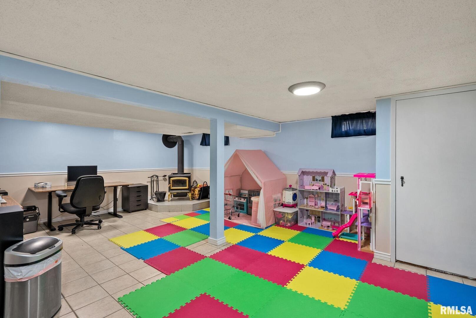 2071 KINGS Drive