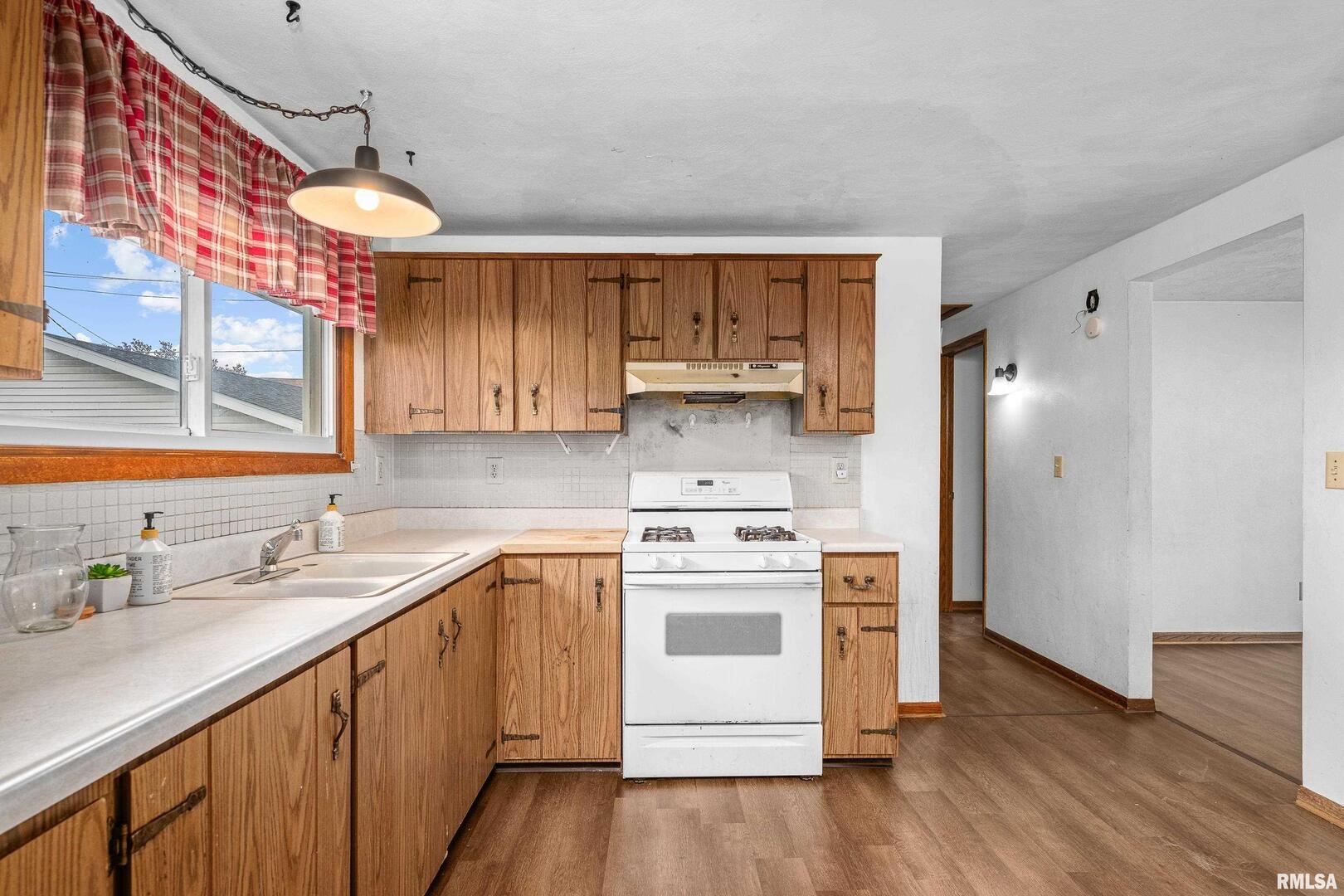 1837-1839 2ND Street