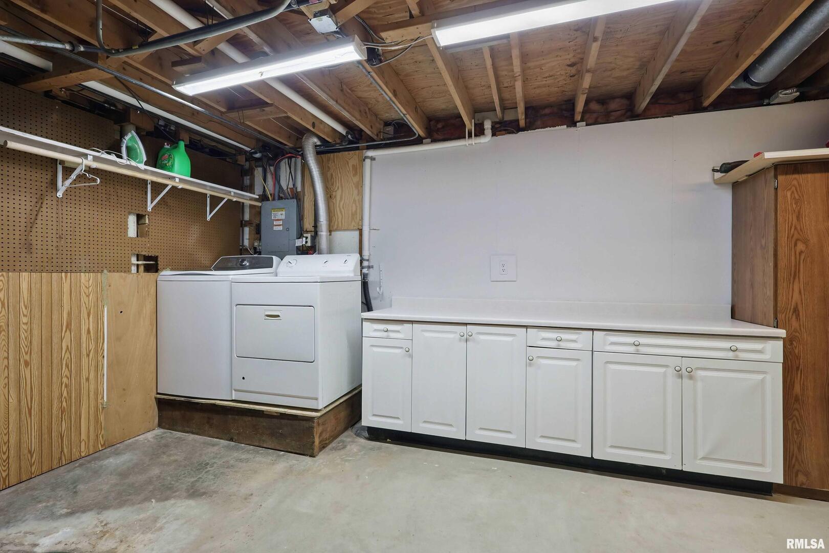 2530 VALLEY Drive