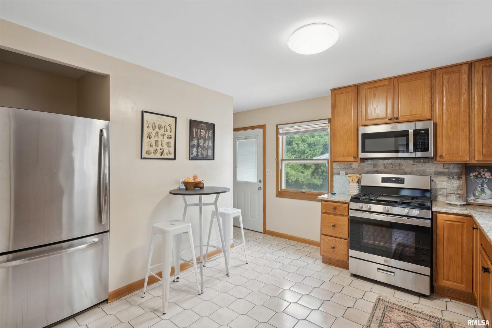 3018 OAK Street Court