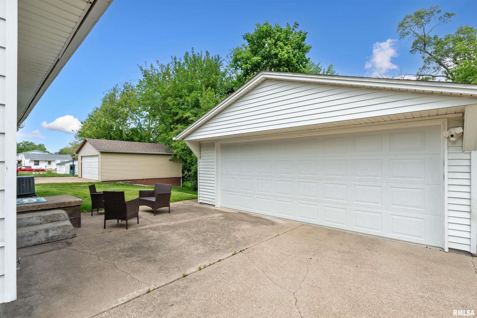3018 OAK Street Court