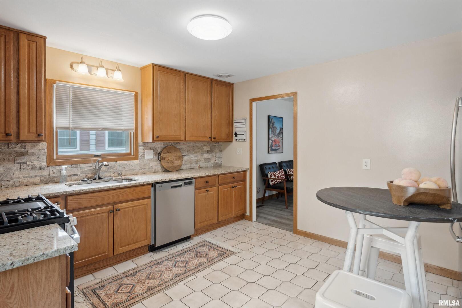 3018 OAK Street Court