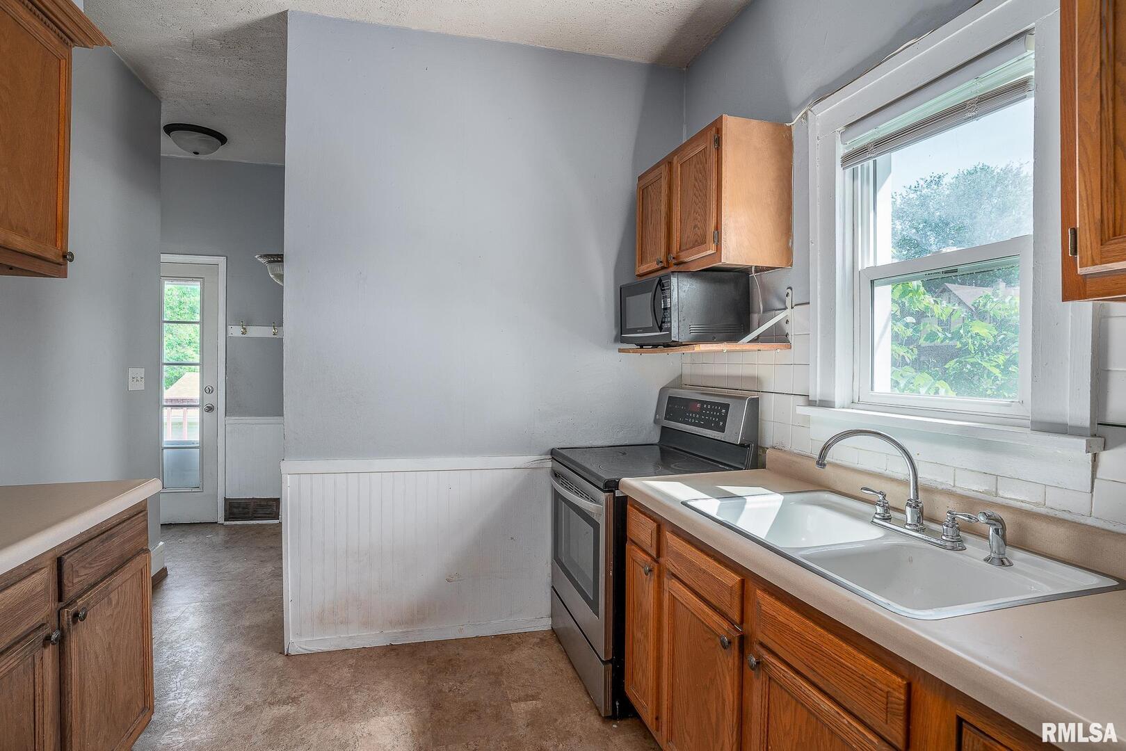 2721 11TH Avenue Unit: B