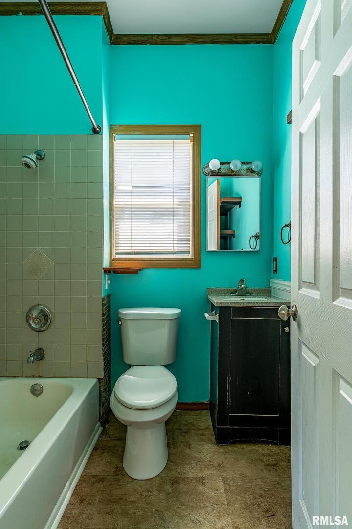2721 11TH Avenue Unit: B