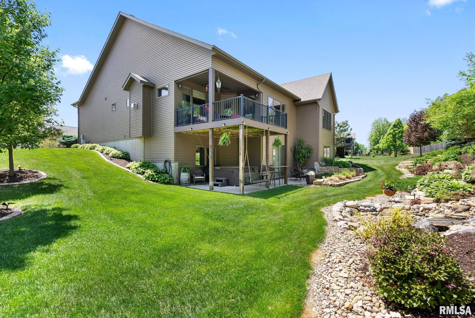 5212 N RICHMOND Circle