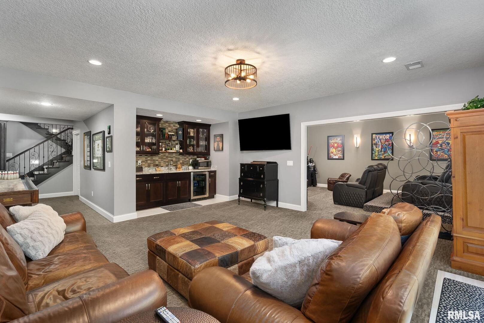5212 N RICHMOND Circle