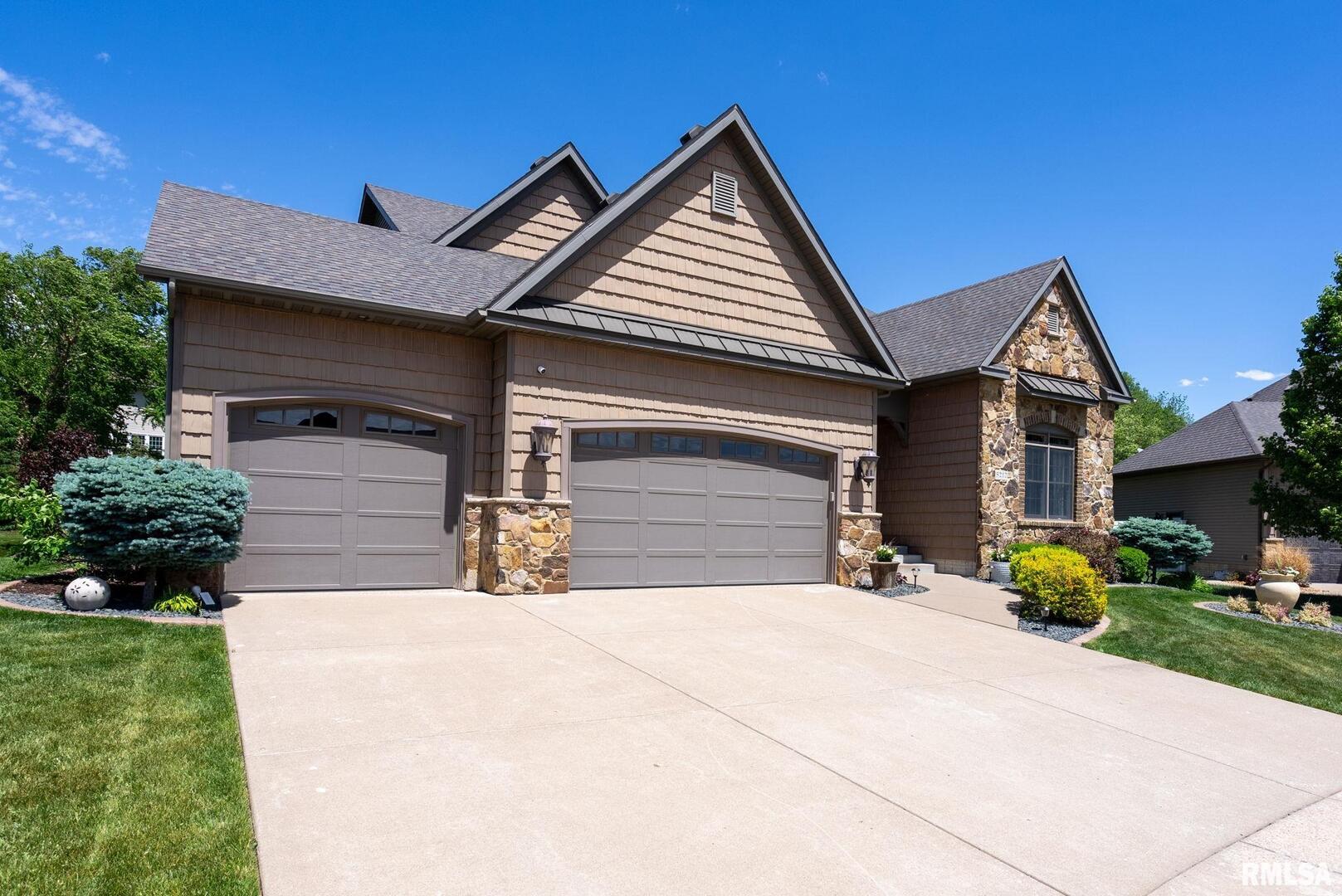 5212 N RICHMOND Circle