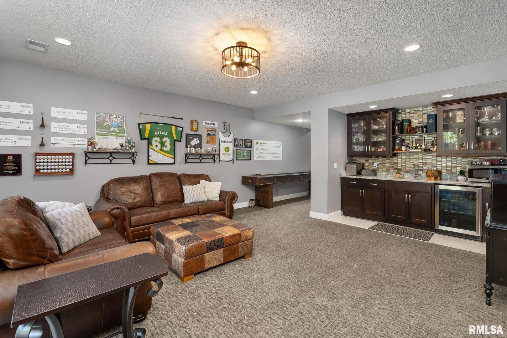 5212 N RICHMOND Circle