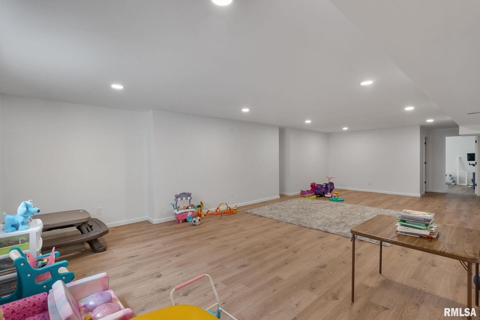 1625 W 71ST Street