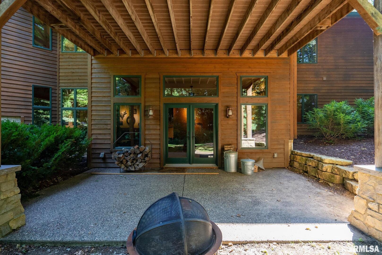 7 AUTUMN CREEK Drive